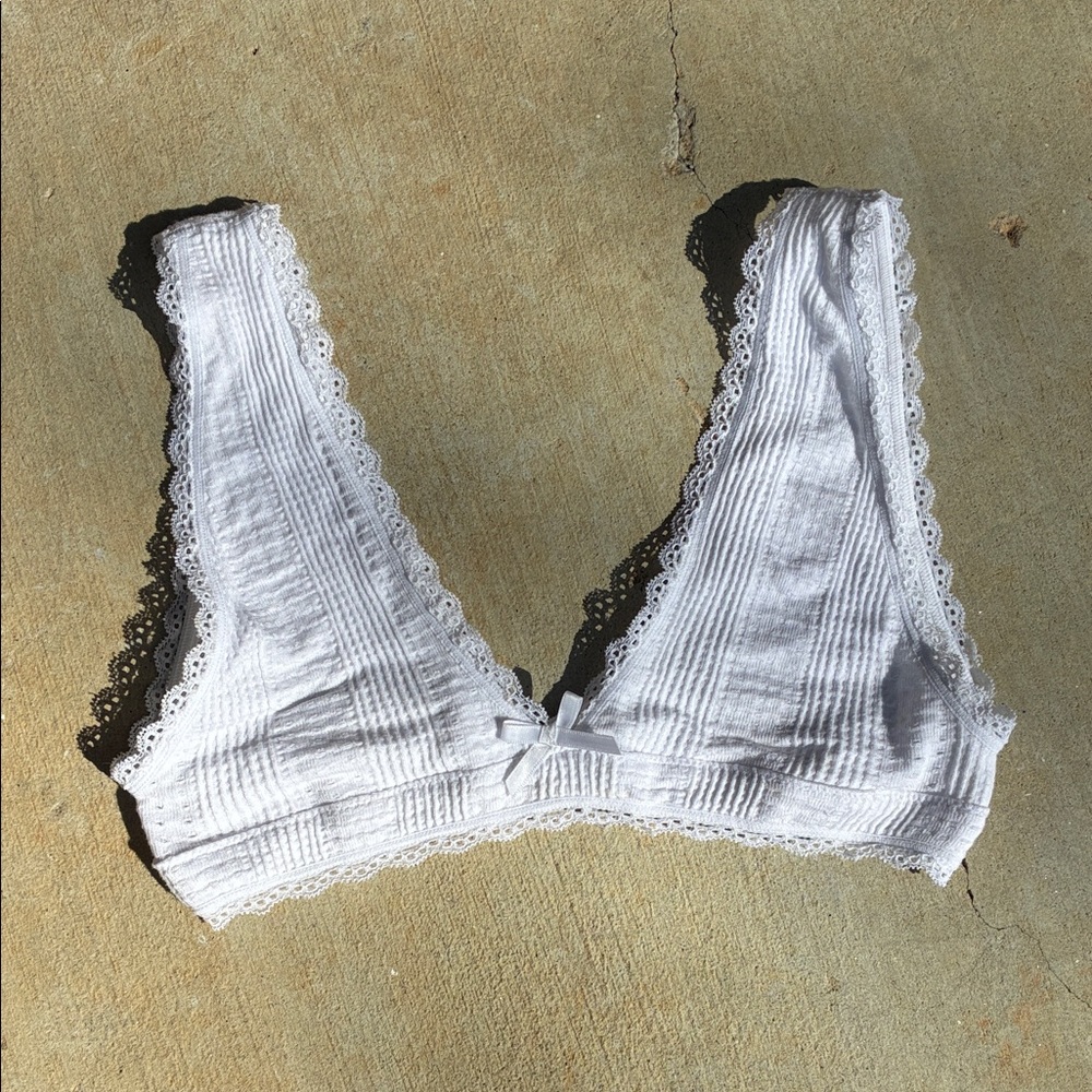 Forever 21 White Textured Lace Bralette